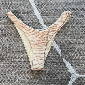 It's now cool Bikini Bottom Sz M